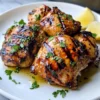 Saftige gegrillte Hähnchenschenkel Rezept